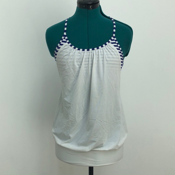 Lululemon Tank Top with Built-in Bra. Size 4 - Picture 2 of 7